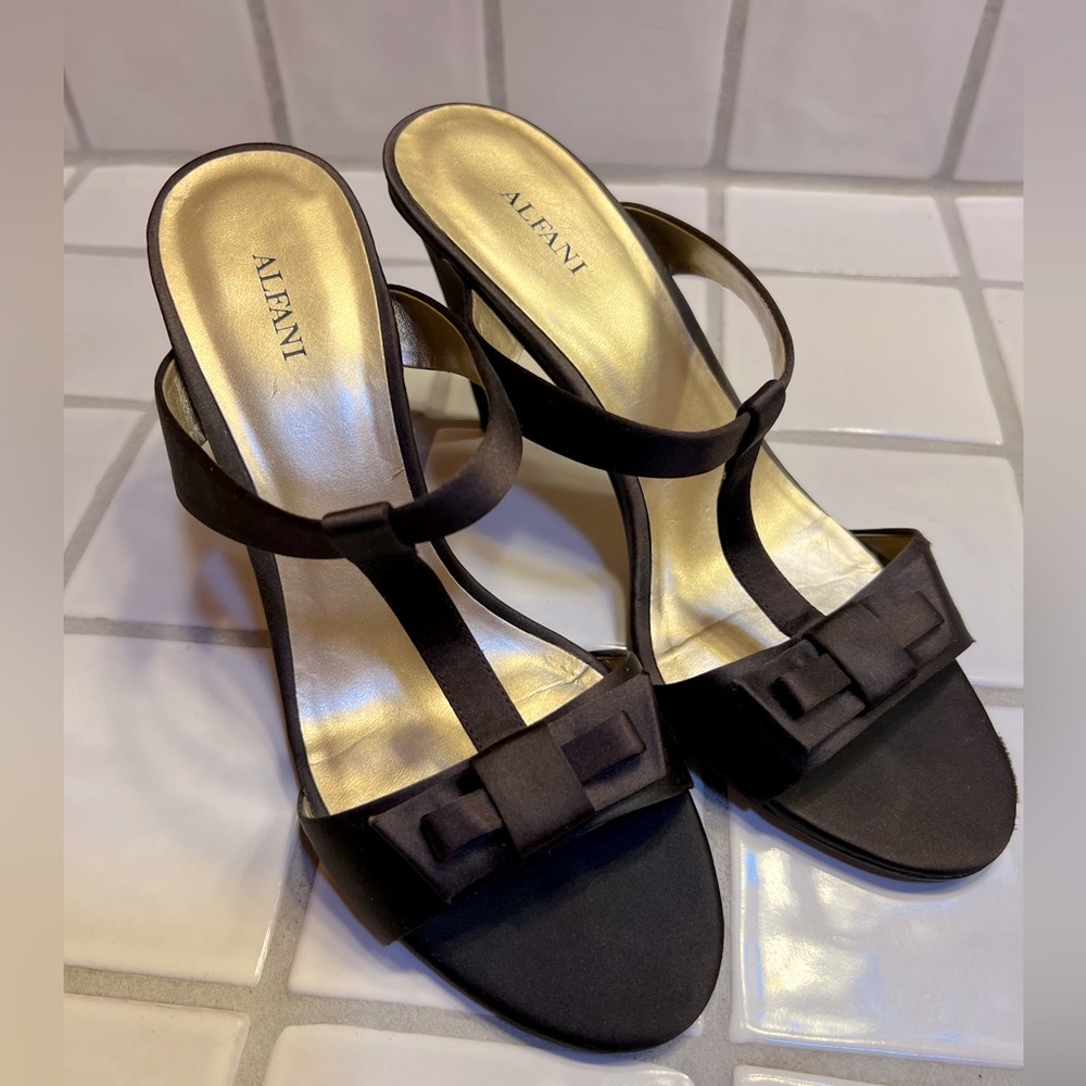 EUC Alfani chocolate brown dress healed sandals 4” heal size 8.5